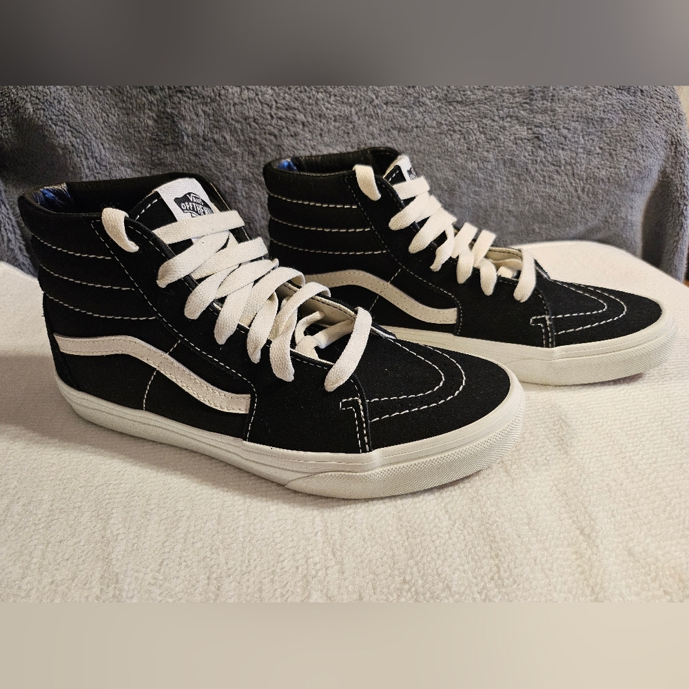 Vans Big Kids Unisex Black and White High-Top Platform Sneakers 5.5 US